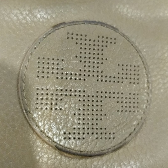 Tory Burch genuine leather full zip wallet - Picture 7 of 9